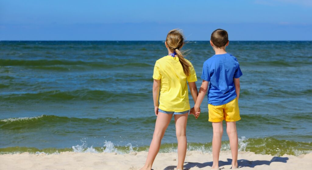 Bambini al sole: come proteggerli al mare, in piscina e all’aperto