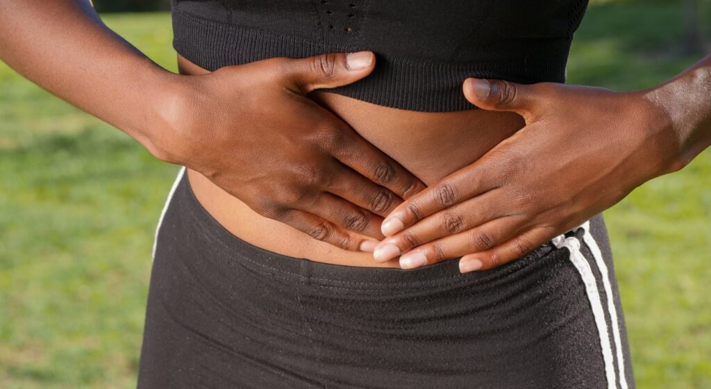 Intestino in vacanza: cosa fare in caso di diarrea, gonfiore e cambio di abitudini